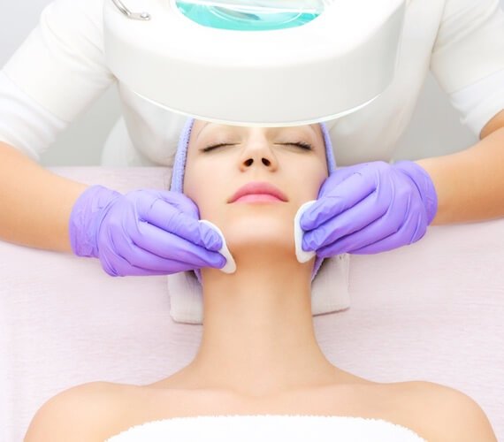 Procedure of Jet peel with vitamins